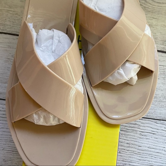 Cabana by Crown & Ivy Tahiti Jelly Sandals - Picture 8 of 9